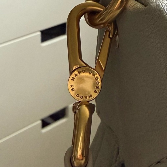 Marc By Marc Jacobs Designer Gray Amee Leather Crossbody Bag and Gold Hardware - Picture 8 of 13